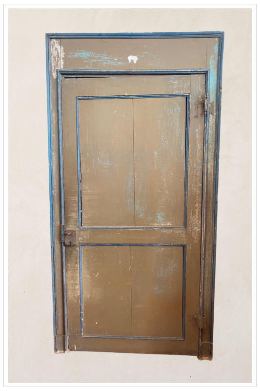 Serie di quattro porte laccate