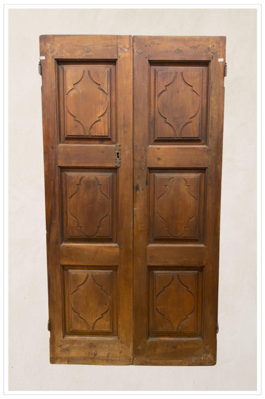 Tre porte in noce