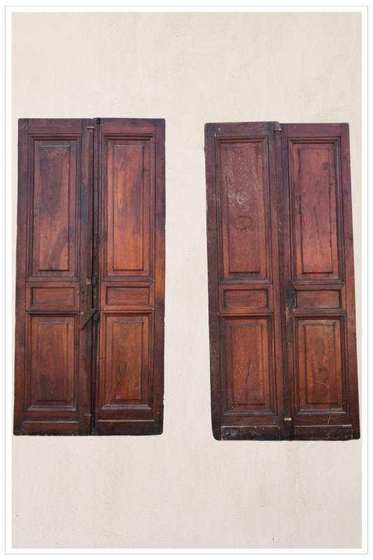 Due porte in noce