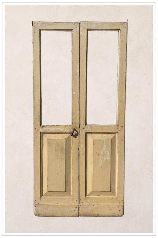 Coppia di porte laccate con vetri