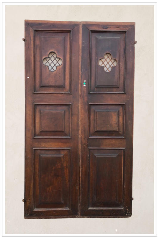 Porta con grata in ferro