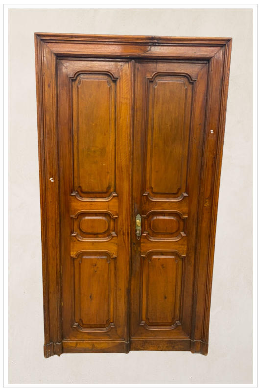 Porta in noce con telaio