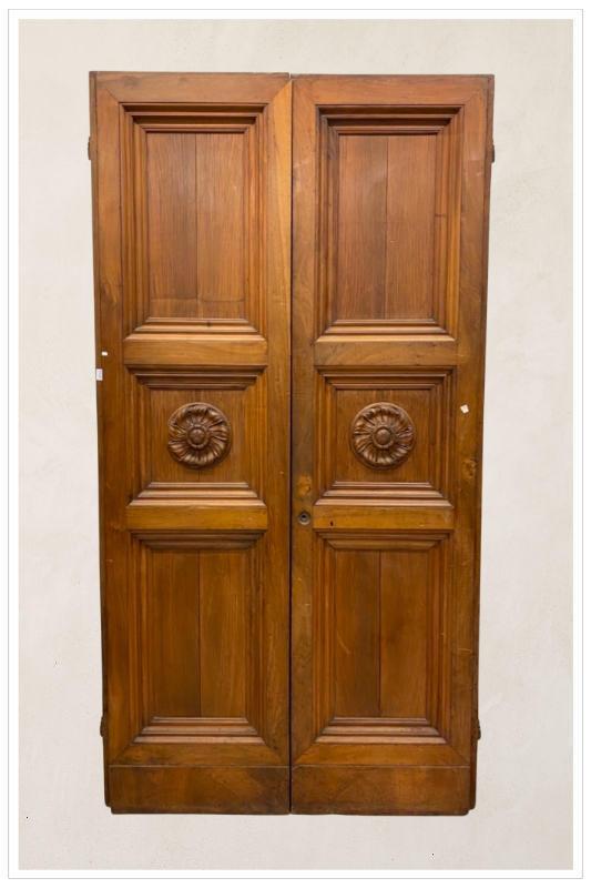 Tre porte in noce