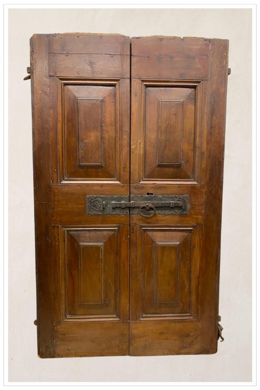 porta in noce con catenaccio