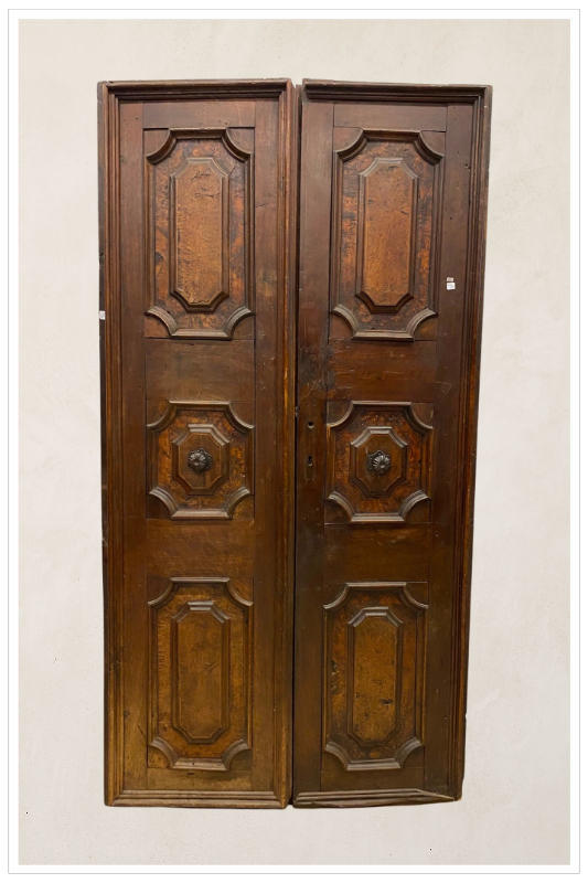 Porta con formelle in radica di noce