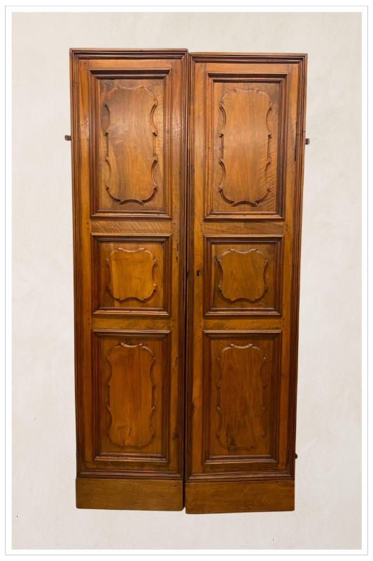 Porta in noce da centro