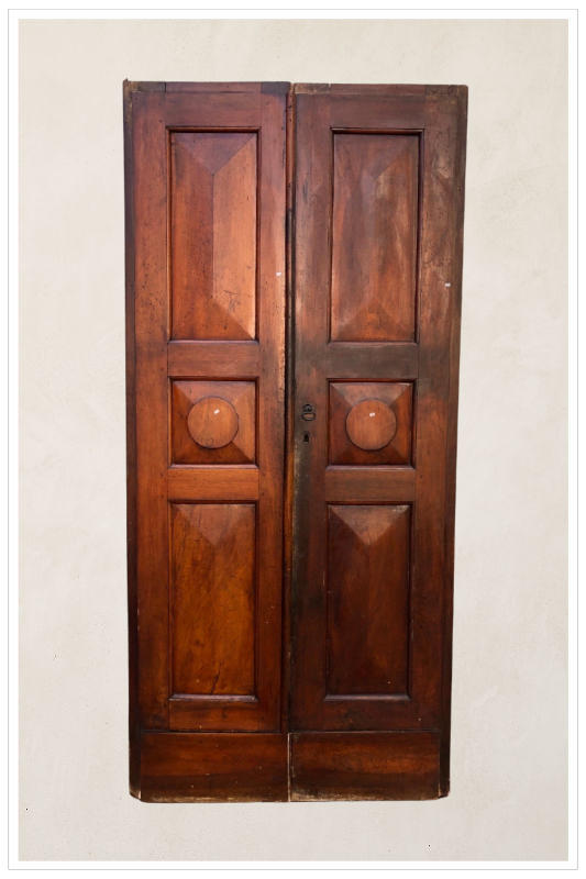 Porta in noce da centro