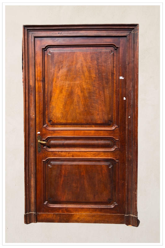 Porta in noce con telaio
