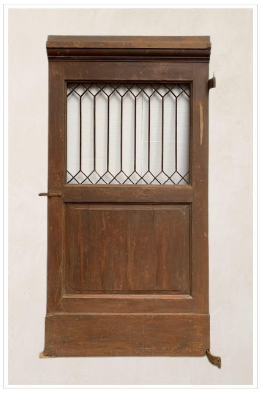 Quattro porte rustiche
