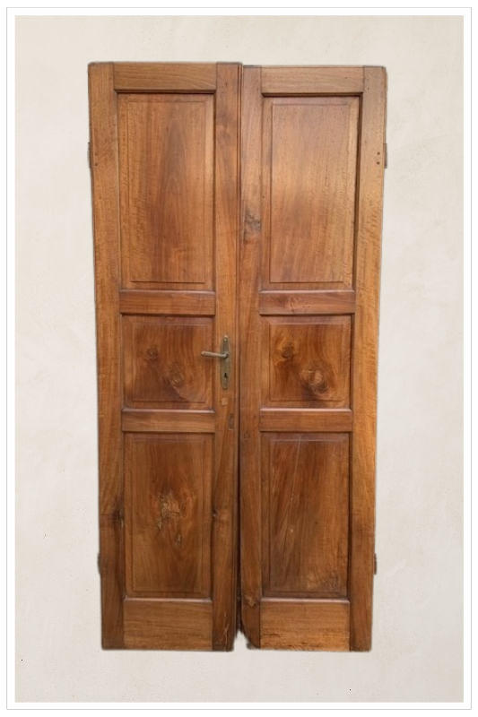 Porta in noce da centro