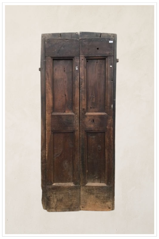 Piccola porta in noce