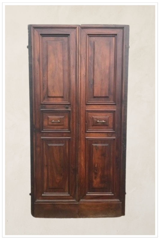 Tre porte in noce