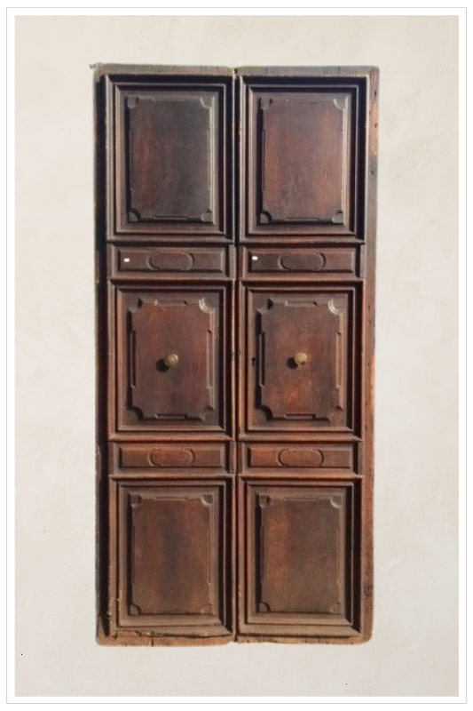 Porta in noce seicentesca