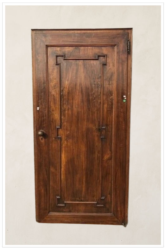 Cinque porte in noce