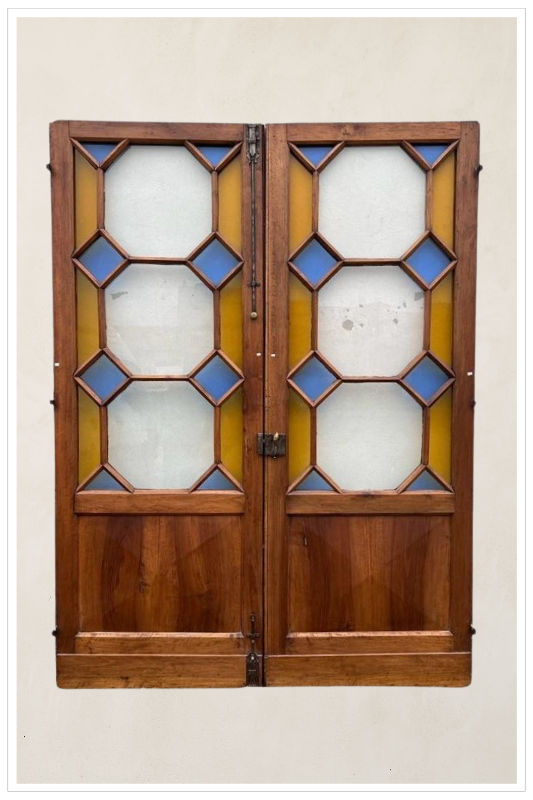 Vetrata in legno di noce