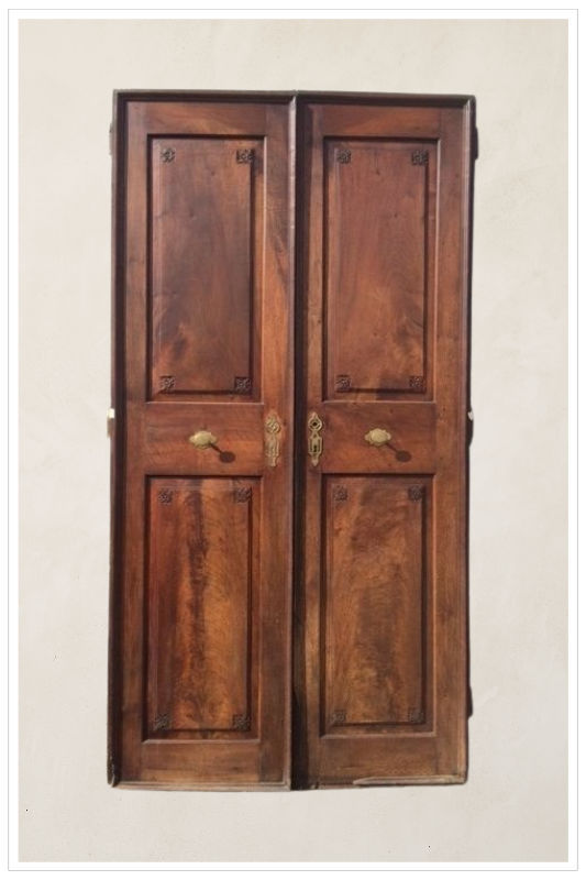 Porte in noce da centro