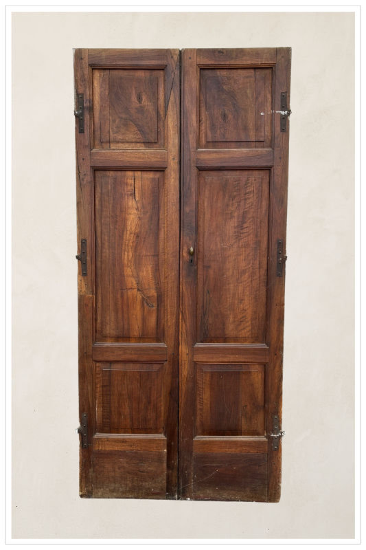 Porta in noce scuro